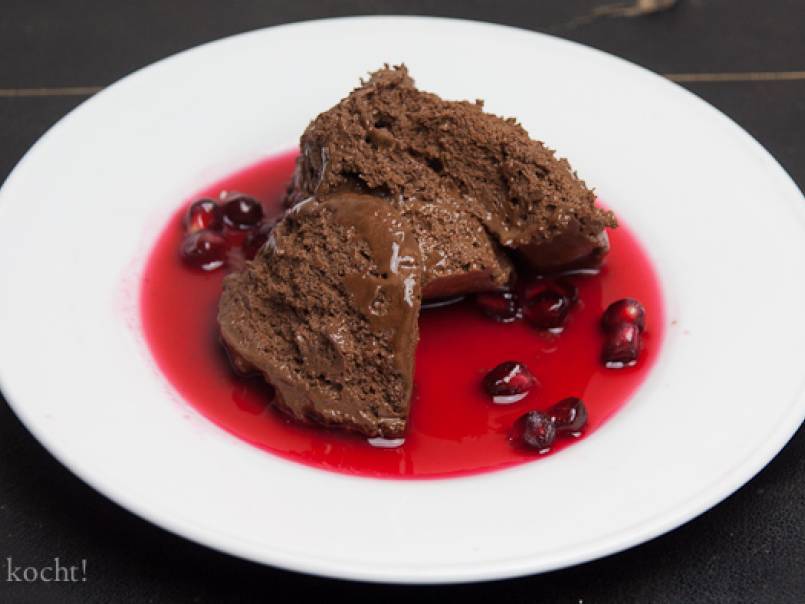 Mousse aux Chocolat mit Granatapfelsirup