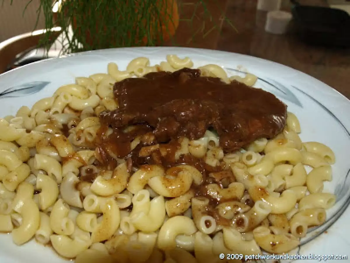 Nachgemacht Saftplätzli mit Hörnli