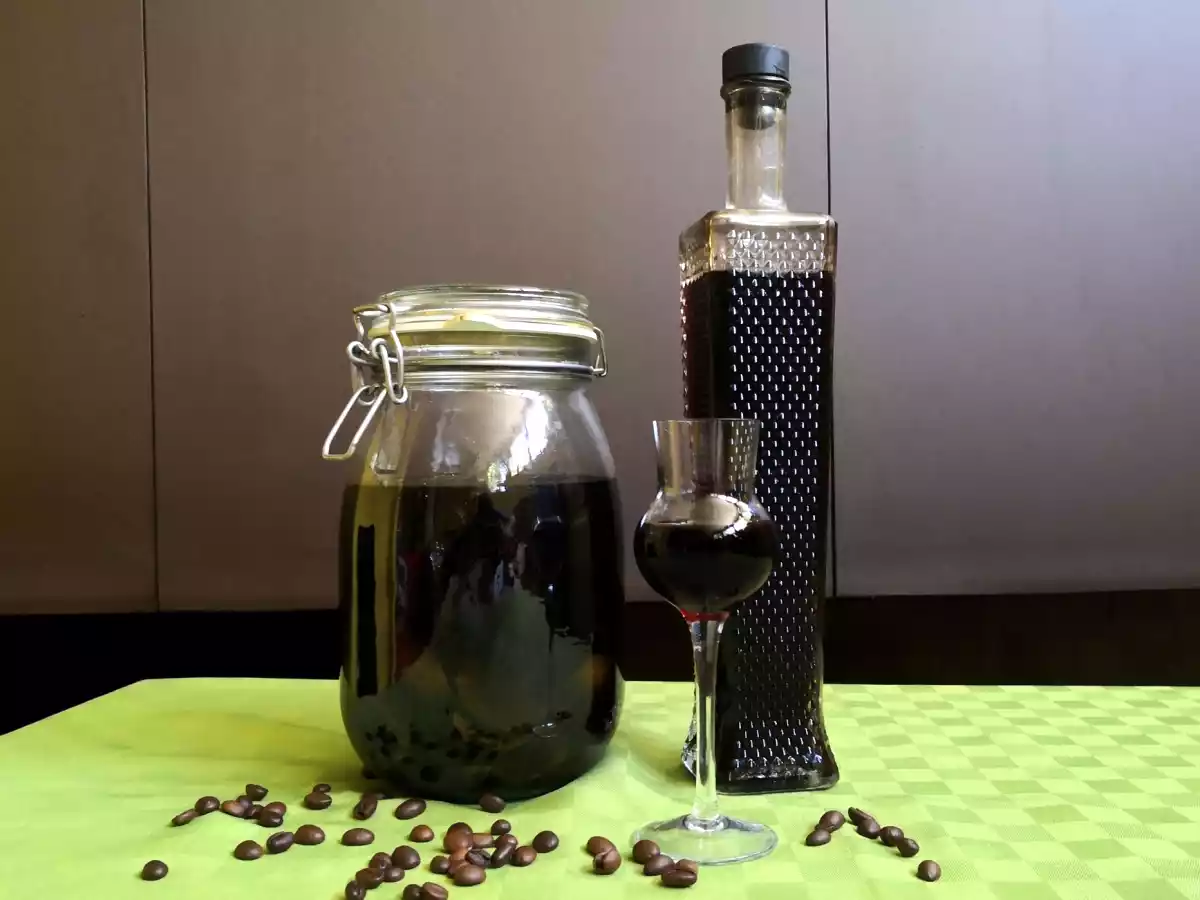 Nocino, das Rezept und die Zutaten für die Zubereitung zu Hause - foto 3