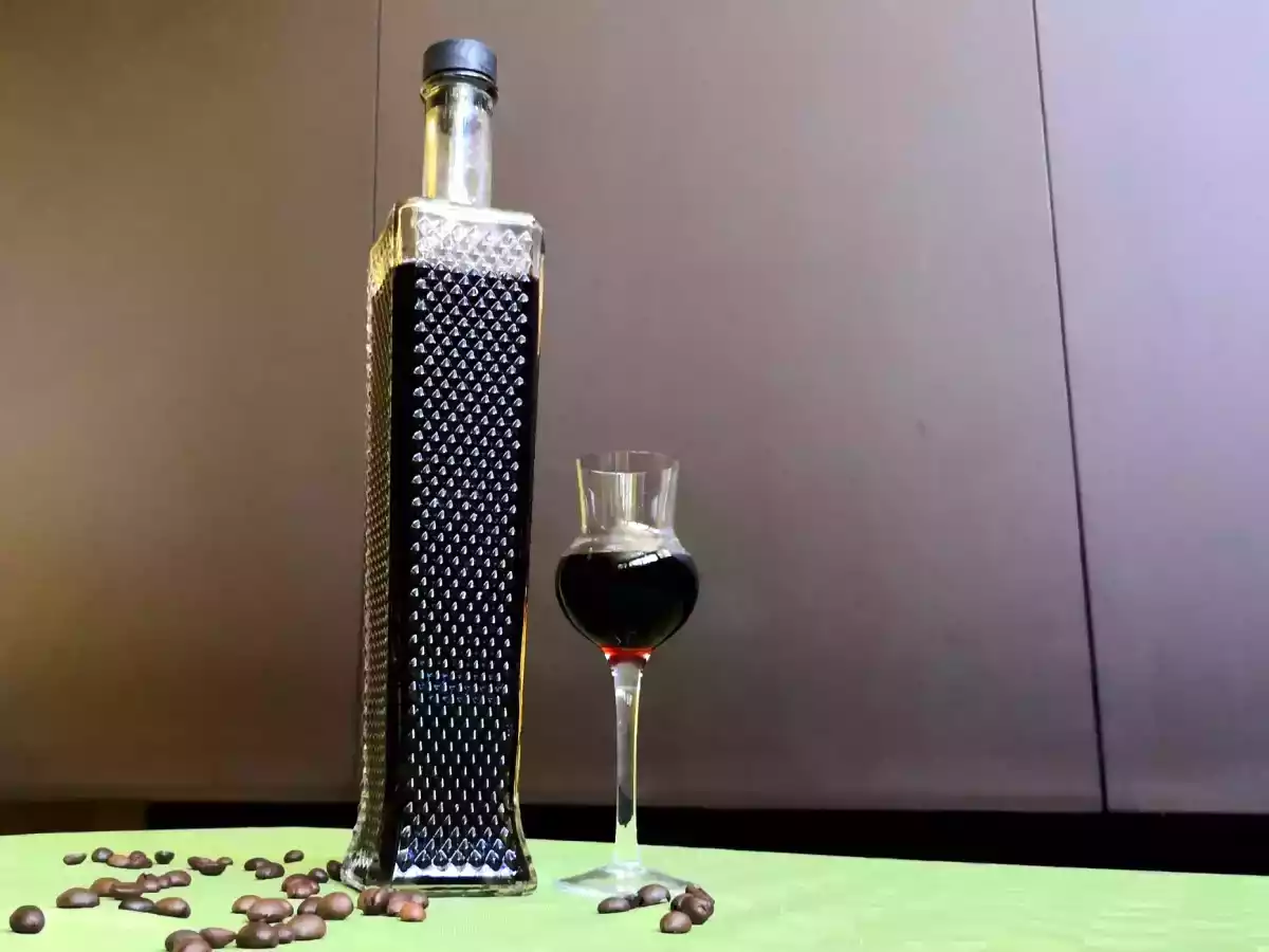 Nocino, das Rezept und die Zutaten für die Zubereitung zu Hause - foto 4