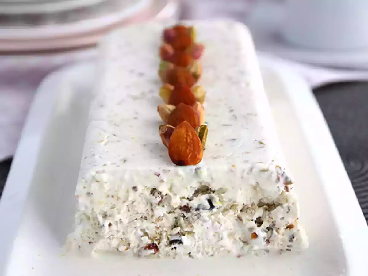 Nougat Eis (das Rezept im Detail und im Video)