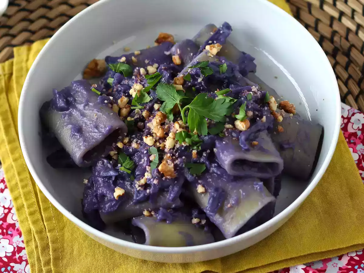 Nudeln mit Rotkohl und Walnüssen, der erste Gang, der gut aussieht und einfach zuzubereiten ist - foto 5