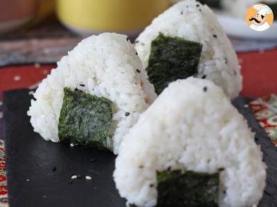 Onigiri mit Thunfisch, das kleine dreieckige Reissandwich aus Japan - おにぎり - foto 6