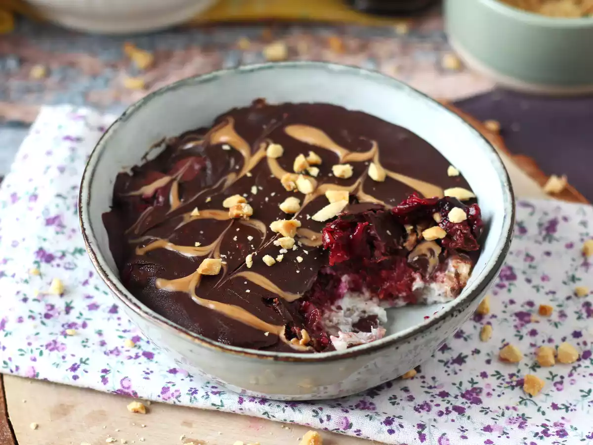 Overnight oat rote Früchte und Schokolade, ein gesundes und sättigendes Frühstück!