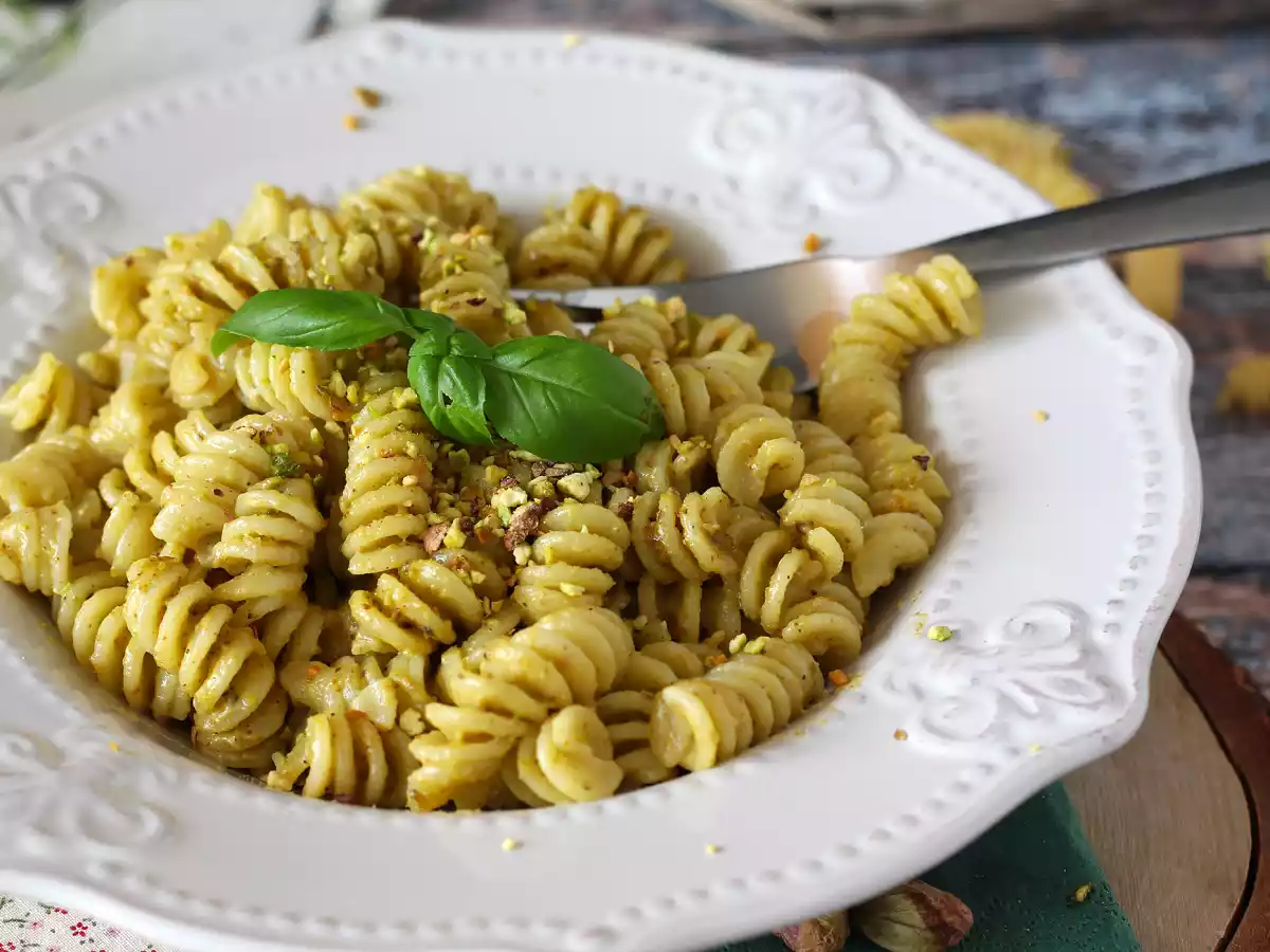 Pasta mit Pistazien-Pesto, ein schmackhaftes und leicht zuzubereitendes Rezept - foto 2