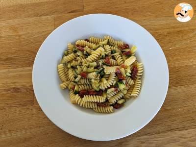 Pasta mit Zucchini und sonnengetrockneten Tomaten: ein schneller und schmackhafter erster Gang! - foto 2