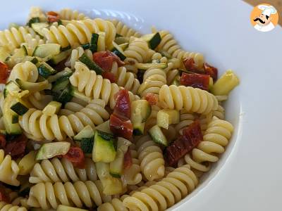 Pasta mit Zucchini und sonnengetrockneten Tomaten: ein schneller und schmackhafter erster Gang! - foto 5