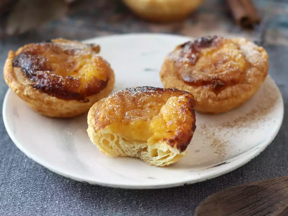Pastéis de nata in der Heißluftfritteuse. Das schnelle und einfache Rezept für die traditionelle portugiesische Süßspeise.