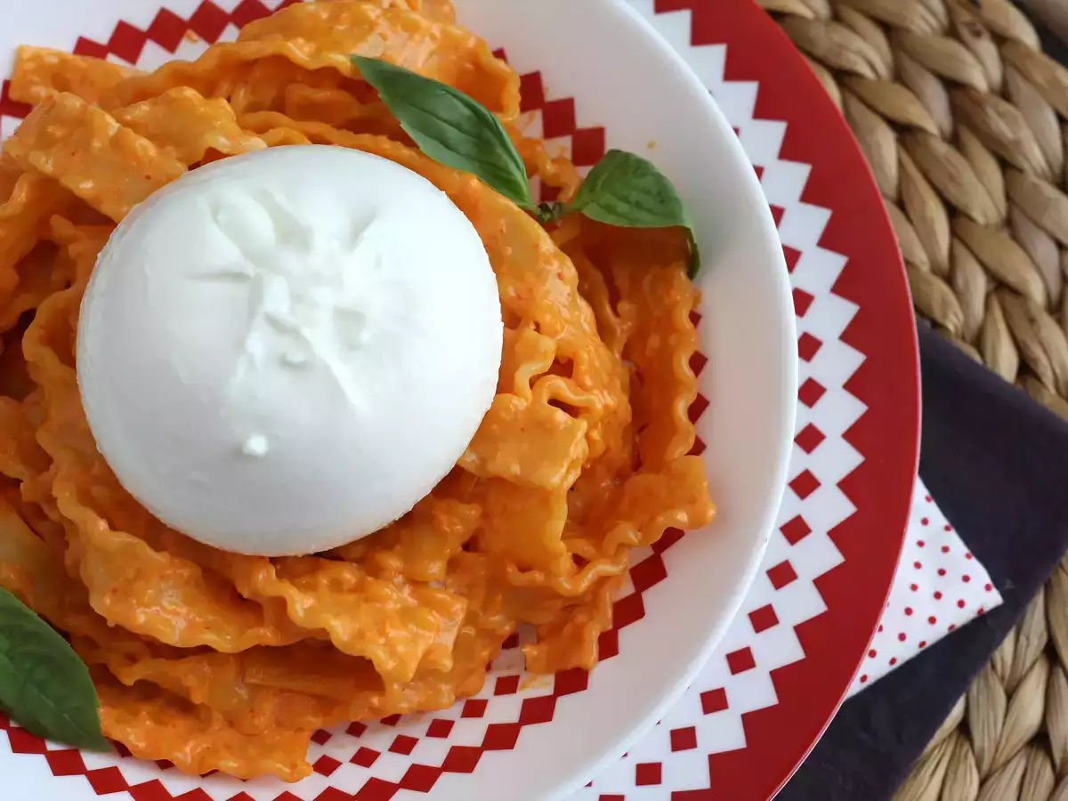 Pesto auf kalabresische Art mit cremiger Burrata