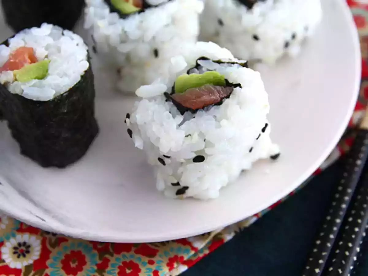 Räucherlachs und Avocado-Maki - foto 5