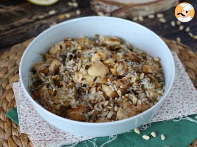 Reissalat mit Hähnchen, Zucchini, Pinienkernen und Balsamico-Glasur - foto 2