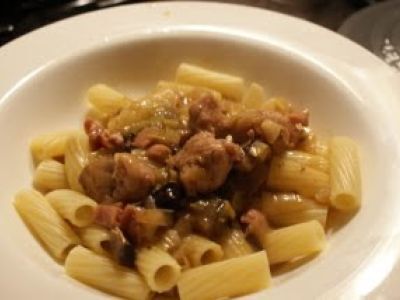 Rigattoni mit Portobello-Mushroom-Hackbällchen-Sauce