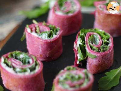 Rote-Bete-Crepes-Rollen mit Ricotta und Rucola - foto 2