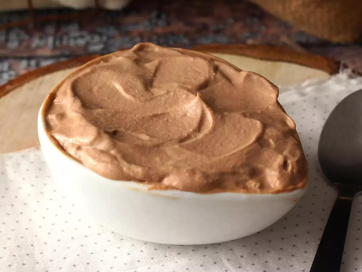 Schlagsahne mit Nutella-Aufstrich, perfekt zum Garnieren von Torten und Layer Cakes - foto 2