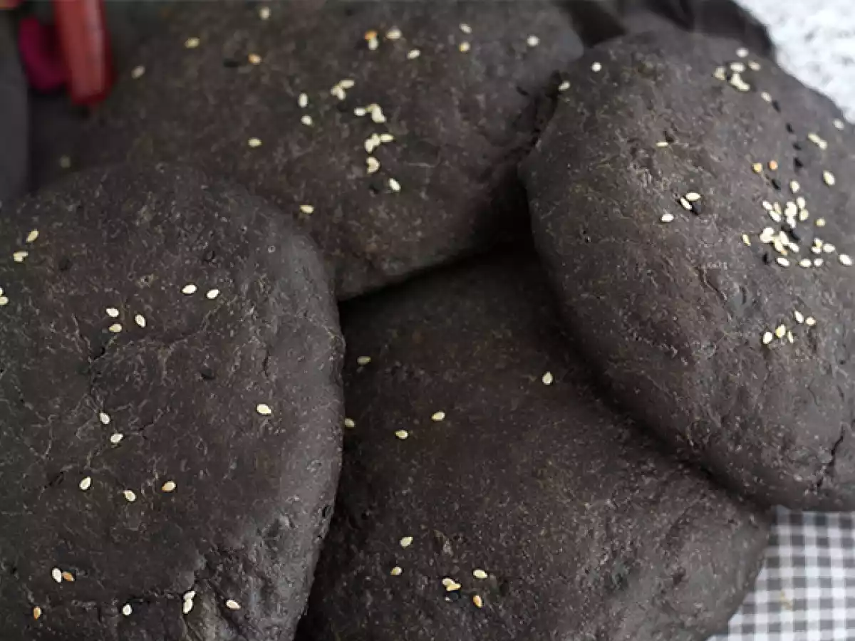 Schwarze Buns mit Tintenfischtinte - foto 3