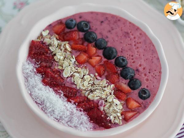 Smoothie Bowl mit roten Früchten - foto 2