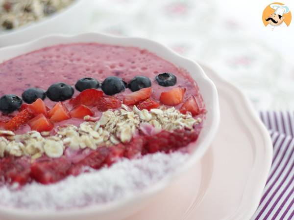 Smoothie Bowl mit roten Früchten - foto 3