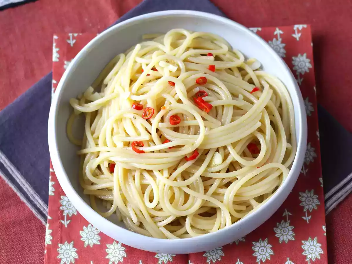 Spaghetti aglio, olio e peperoncino: das Last-Minute-Gericht der italienischen Tradition - foto 3
