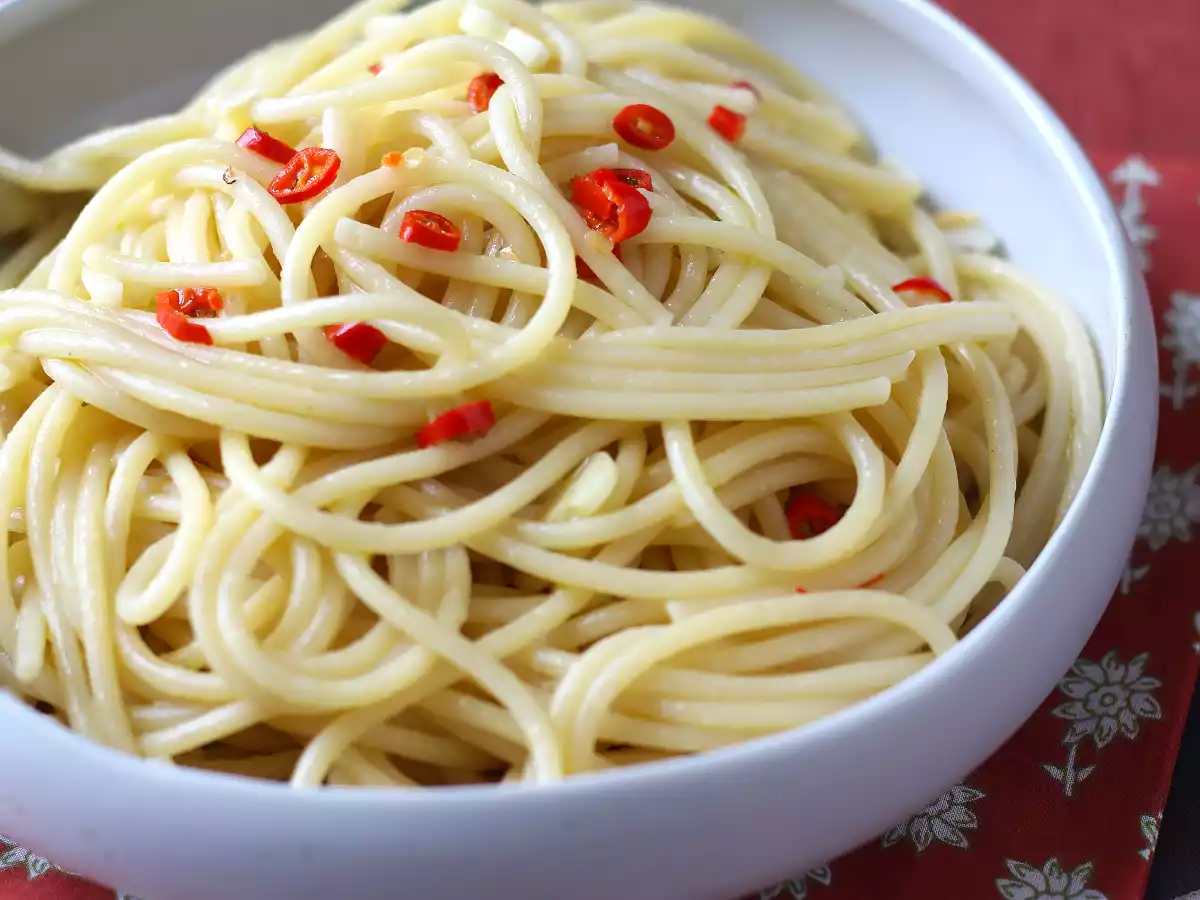 Spaghetti aglio, olio e peperoncino: das Last-Minute-Gericht der italienischen Tradition - foto 5