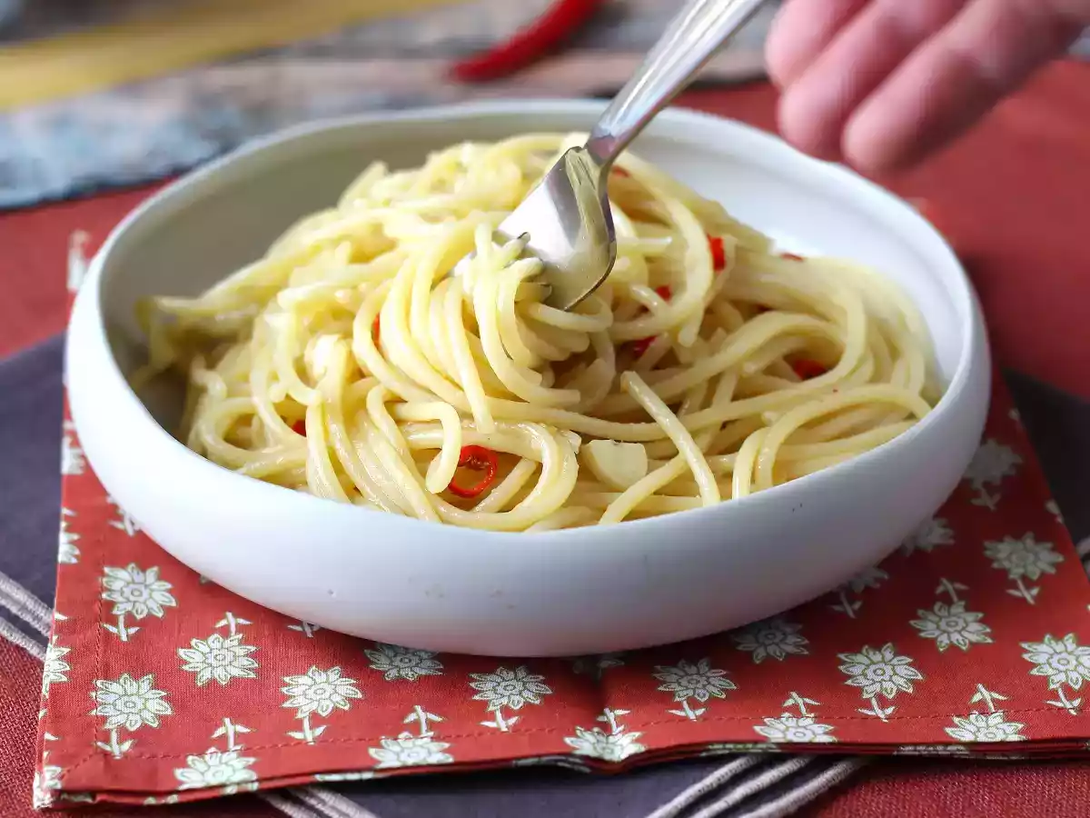 Spaghetti aglio, olio e peperoncino: das Last-Minute-Gericht der italienischen Tradition - foto 6