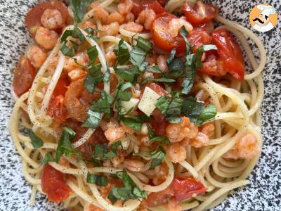 Spaghetti mit Garnelen und Kirschtomaten, ein schnelles Rezept für einen leckeren ersten Gang - foto 2