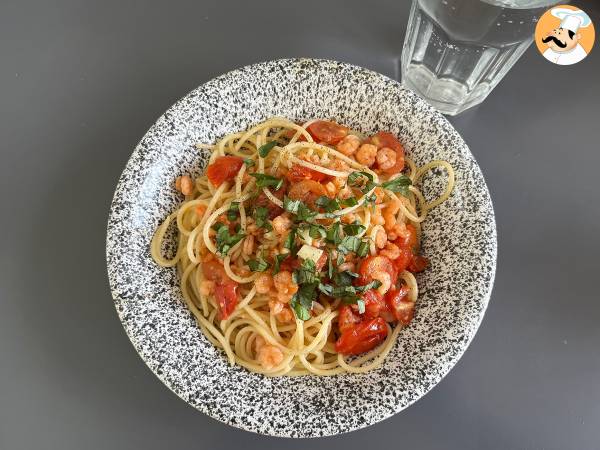 Spaghetti mit Garnelen und Kirschtomaten, ein schnelles Rezept für einen leckeren ersten Gang - foto 3