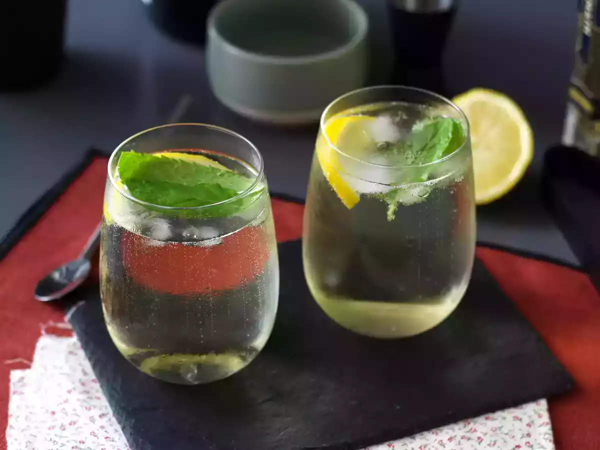 Spritz St-Germain mit Holunderblütenlikör, dem ultrafrischen Cocktail für den Sommer - foto 3