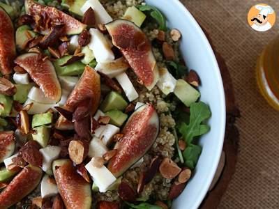 Süß-salziger Salat mit Feigen, Rucola, Quinoa, Mozzarella und Avocado - foto 2