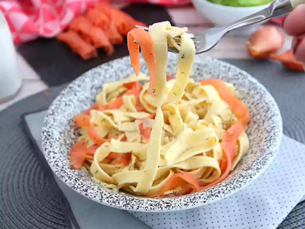 Tagliatelle mit geräuchertem Lachs und Dill