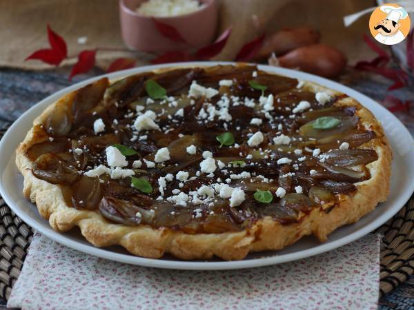 Tarte Tatin mit Schalotten und Feta, die unwiderstehliche salzige Version!