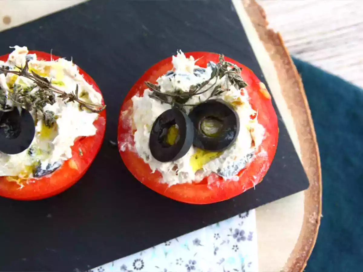 Tomaten gefüllt mit Thunfisch, Frischkäse und Oliven - foto 3