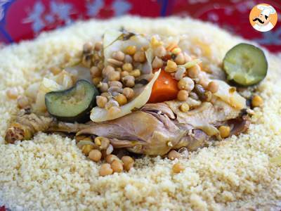 Traditionelles marokkanisches Couscous mit Huhn - foto 2