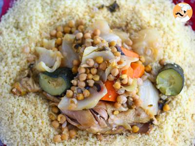 Traditionelles marokkanisches Couscous mit Huhn - foto 3