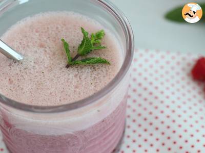 Veganer Milchshake mit Himbeeren und Minze - foto 2