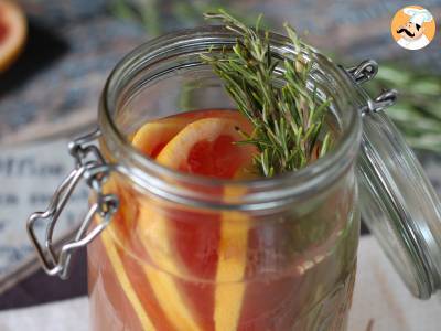 Wasser mit Grapefruit- und Rosmaringeschmack: das Detox-Getränk ohne Zuckerzusatz - foto 2