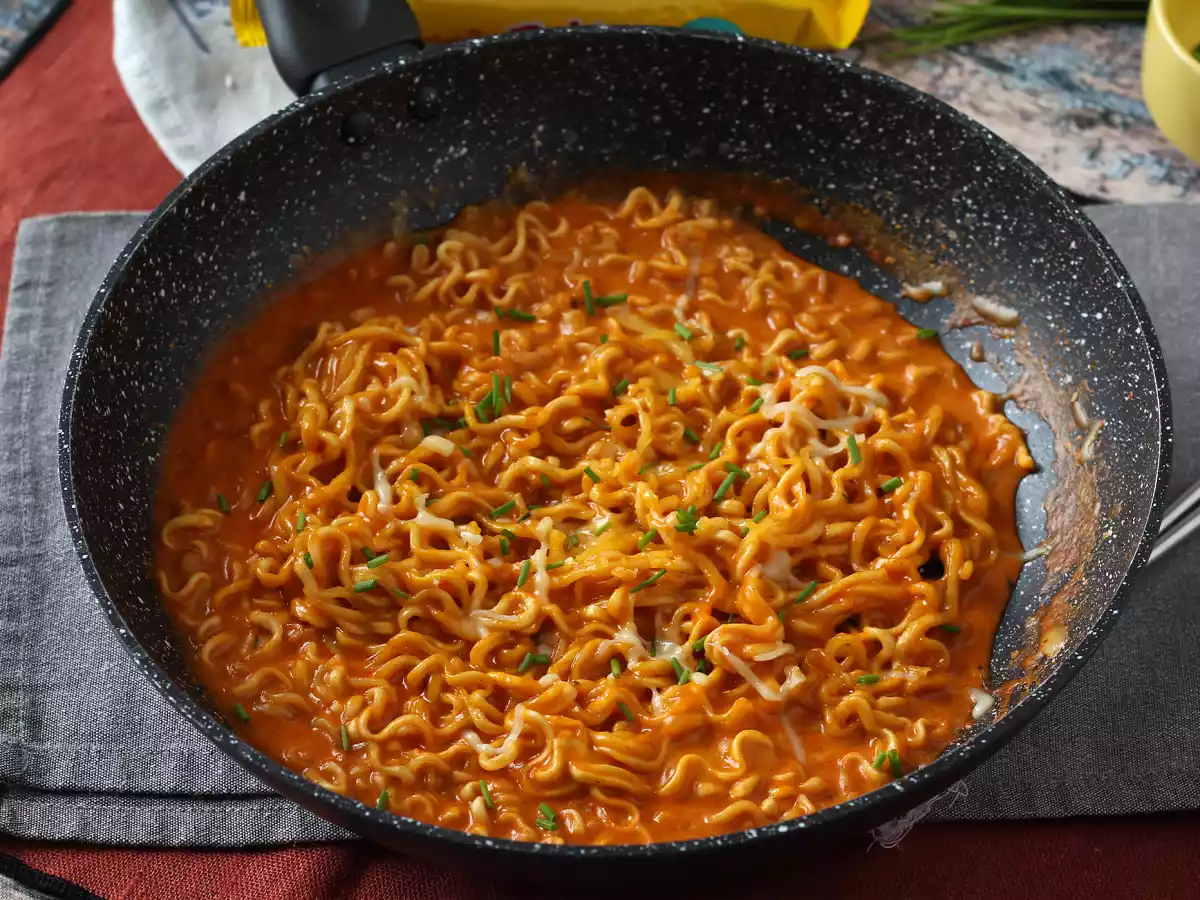 Wie bereitet man Buldak Cheese mit Geschmack zu? Ein einfaches und schnelles Rezept! - foto 4