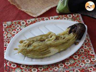 Wie kann man eine Aubergine im Ofen leicht braten und schälen?