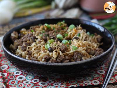 Wie kocht man Instantnudeln? Schnelles Rezept mit Rindfleisch und Pilzen!