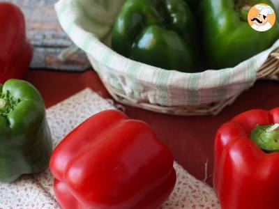 Wie man Paprika in der Pfanne häutet