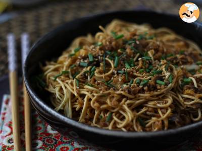 Wok mit chinesischen Nudeln (Gemüse und texturiertes Sojaprotein) - foto 2