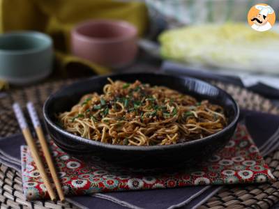 Wok mit chinesischen Nudeln (Gemüse und texturiertes Sojaprotein) - foto 4