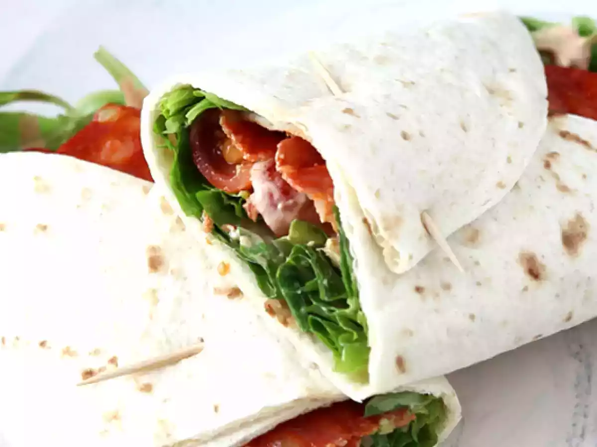 Wrap-Sandwich mit Chorizo, Avocado und Tomaten - foto 3