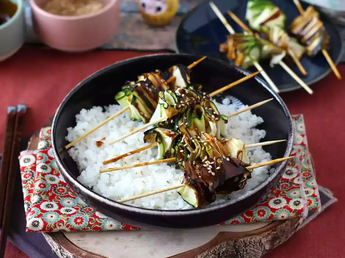 Zucchinispieße mit einer köstlichen, würzigen asiatischen Sauce - foto 8